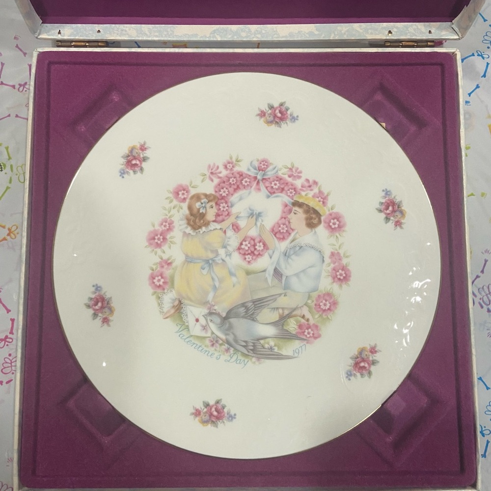 1977 Royal Daulton Valentine’s Day Plate